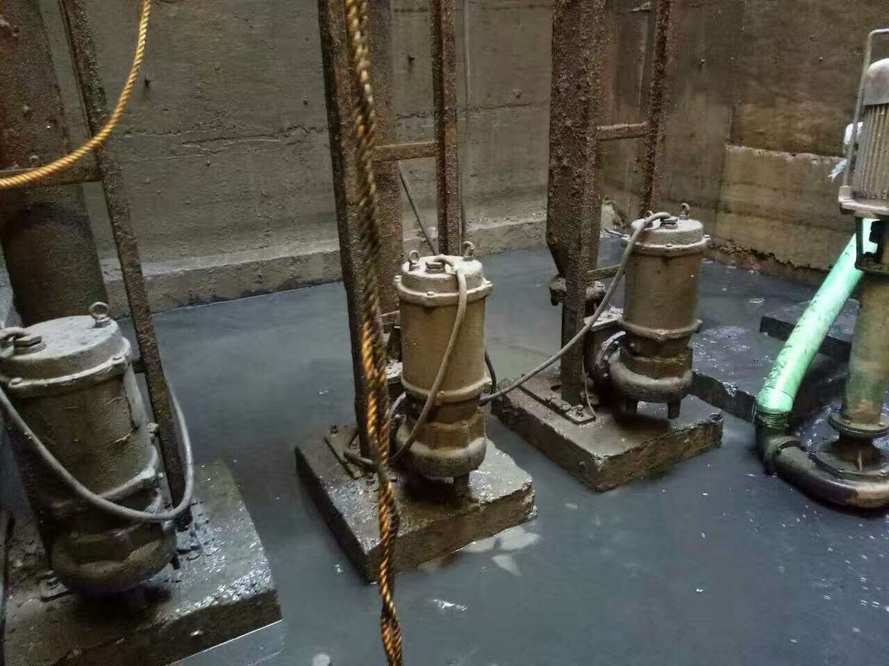 鹿城污水池清理